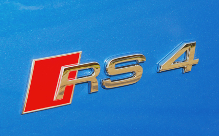 Závody aut (VIDEO) - Audi RS4 - Brutální jízda za plného provozu